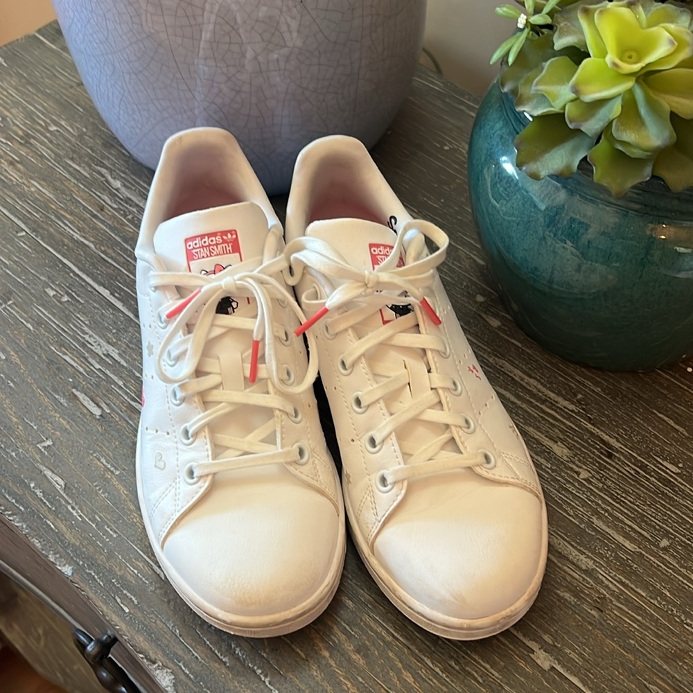 Adidas Stan Smith Hello Kitty Sneakers - Picture 2 of 12